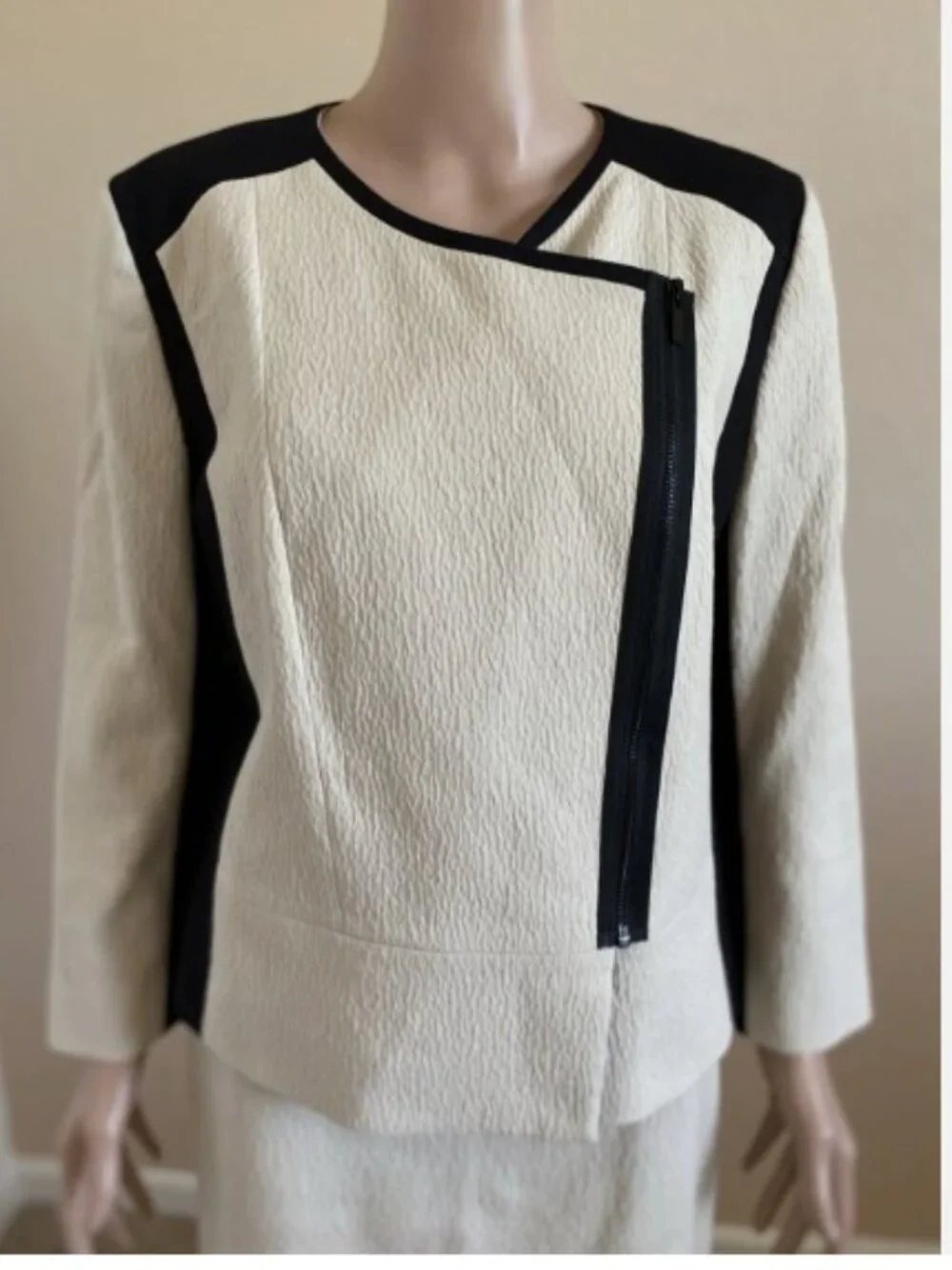 CLASSIQUES ENTIER Cream and Black Zipper Blazer Skirt Suit Size 12